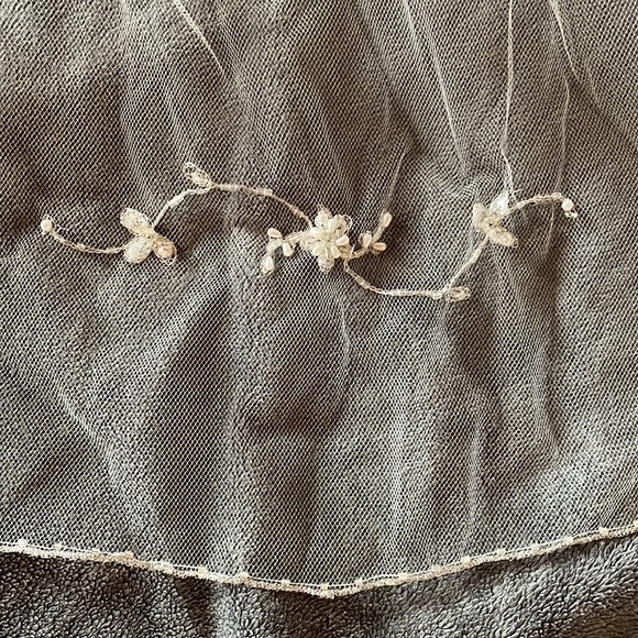 Veil with beading - Picture 3 of 9